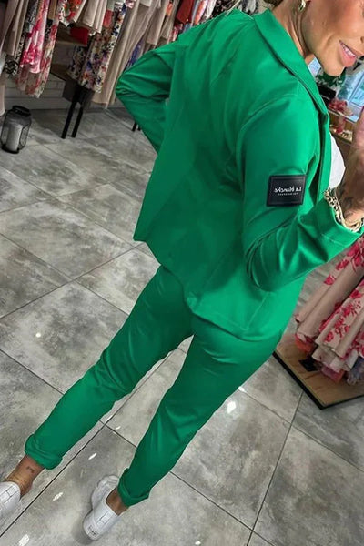 Akira | スタイルと快適さの完璧なバランス.